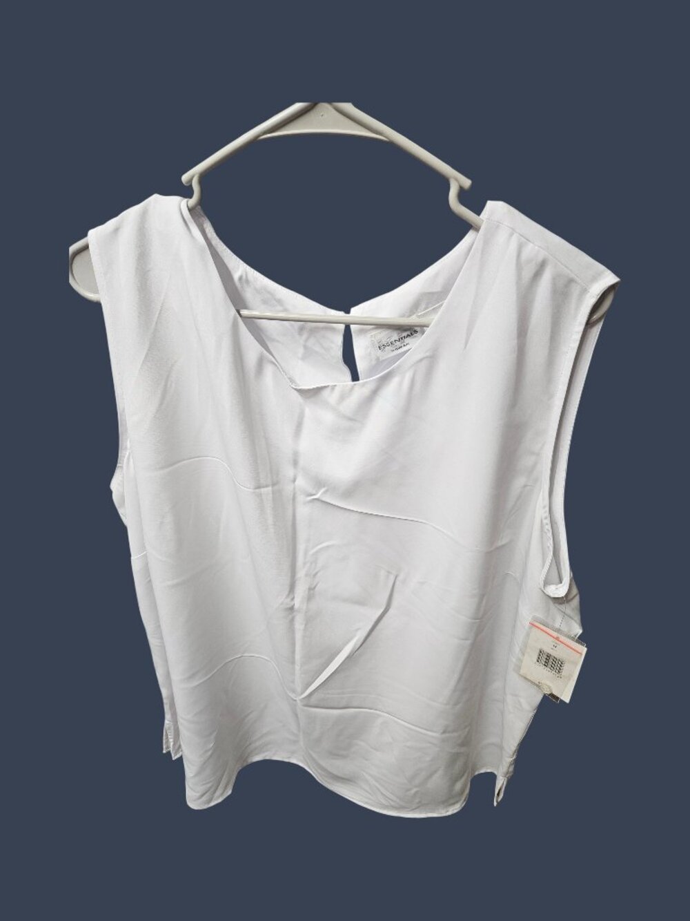 Essentials Women's Sleeveless Top White Size 1X - Bundle Discount Available